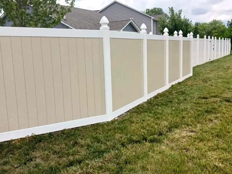 Whiteland Indiana vinyl privacy fencing